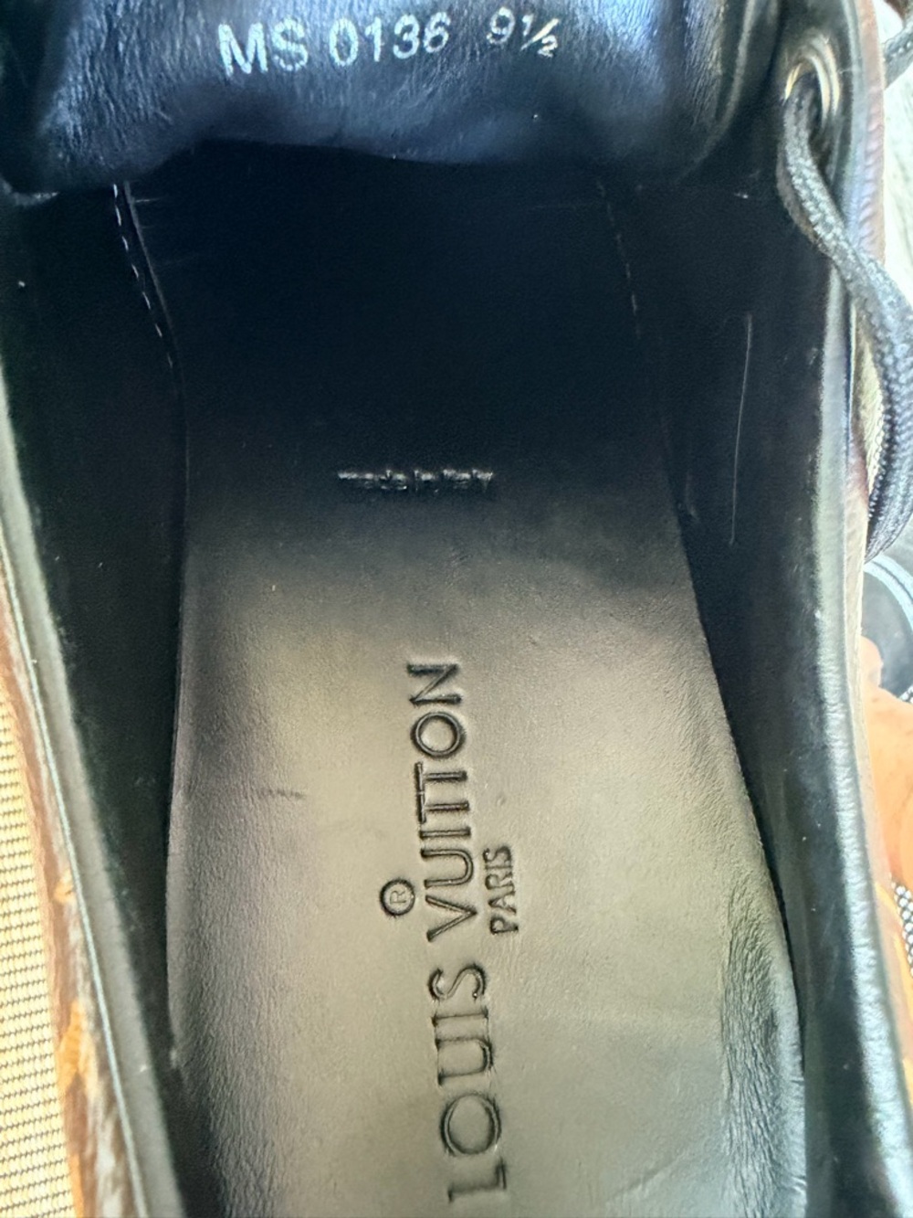 Louis Vuitton Brown Monogram Men’s Low-Top Sneakers with Black Laces - Picture 7 of 14
